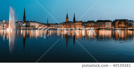Beautiful panoramic view of Hamburg town hall - Rathaus and Alster river at spring earning evening Beautiful panoramic view of Hamburg town hall - Rathaus and Alster river at spring earning evening 40539381