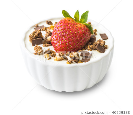 Yogurt with Strawberry and Muesli Yogurt with Strawberry and Muesli 40539388