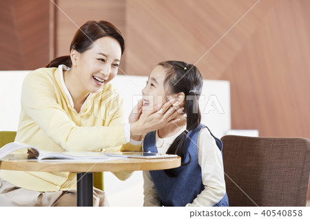 生活，家庭，母親，女兒 40540858