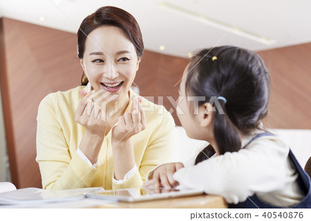 生活，家庭，母親，女兒 40540876