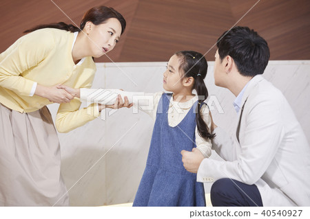 生活，家庭，爸爸，媽媽，女兒 40540927