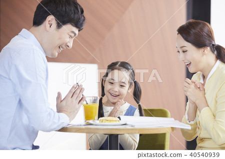 生活，家庭，爸爸，媽媽，女兒 40540939