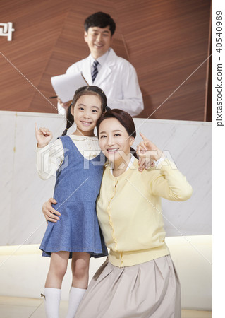Hospitals, doctors, mothers, daughters 40540989