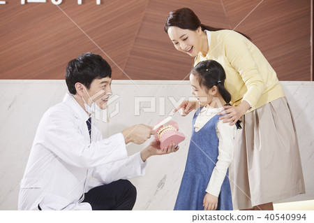 Hospitals, doctors, mothers, daughters 40540994