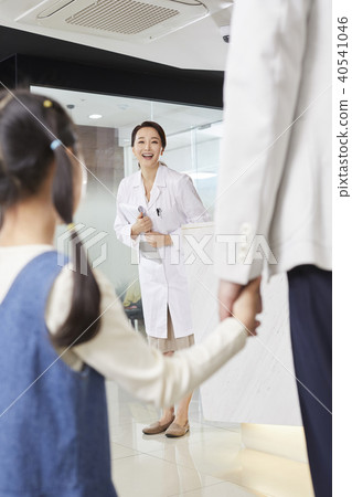 Hospital, doctor, dad, daughter Hospital, doctor, dad, daughter 40541046