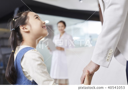 醫院,醫生,爸爸,女兒 醫院,醫生,爸爸,女兒 40541053