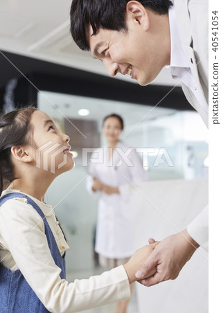 醫院,醫生,爸爸,女兒 醫院,醫生,爸爸,女兒 40541054