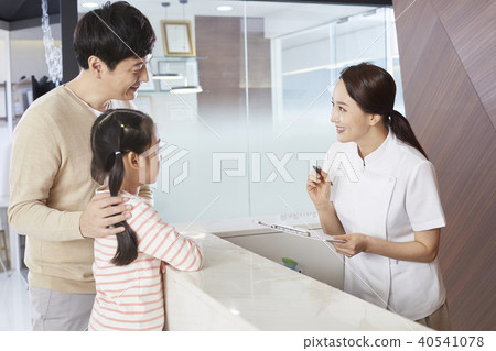 Hospital, nurse, dad, daughter 40541078