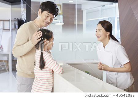 Hospital, nurse, dad, daughter 40541082