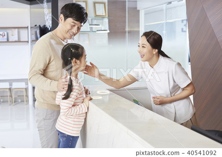 Hospital, nurse, dad, daughter 40541092
