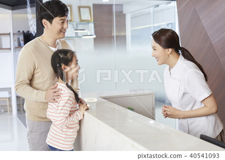 Hospital, nurse, dad, daughter 40541093
