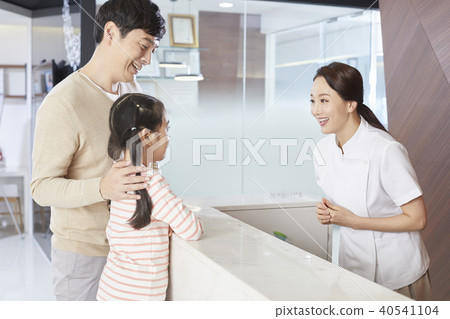 Hospital, nurse, dad, daughter 40541104
