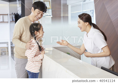 Hospital, nurse, dad, daughter 40541114
