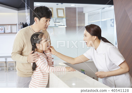 Hospital, nurse, dad, daughter 40541128
