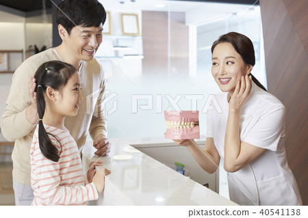 Hospital, nurse, dad, daughter 40541138