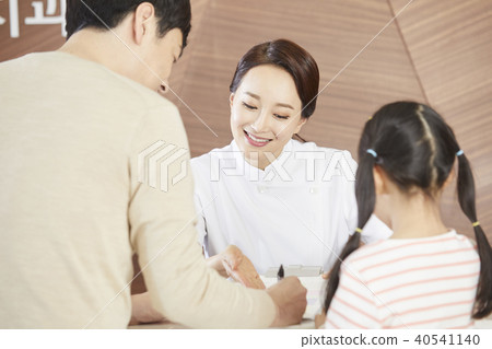醫院,護士,爸爸,女兒 醫院,護士,爸爸,女兒 40541140
