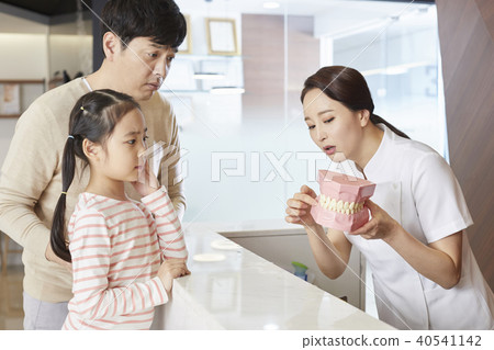 Hospital, nurse, dad, daughter 40541142