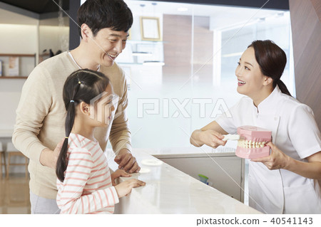 Hospital, nurse, dad, daughter 40541143