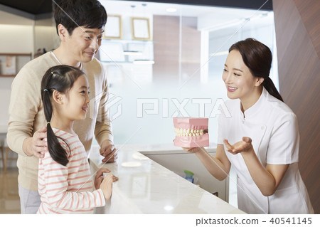 Hospital, nurse, dad, daughter 40541145