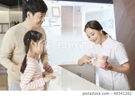 Hospital, nurse, dad, daughter 40541162