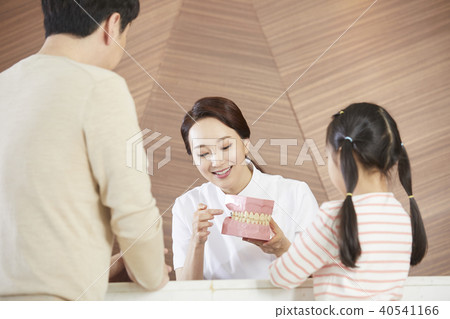 Hospital, nurse, dad, daughter 40541166