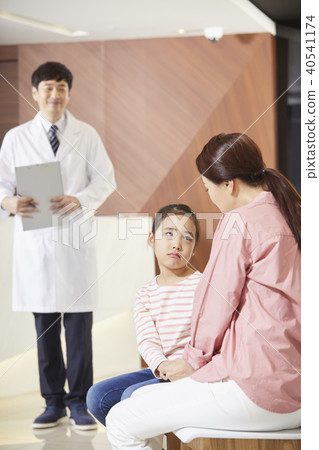 醫院,醫生,母親,女兒 醫院,醫生,母親,女兒 40541174