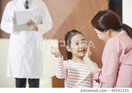 醫院,醫生,母親,女兒 醫院,醫生,母親,女兒 40541183