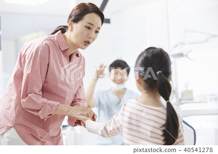 醫院,醫生,母親,女兒 醫院,醫生,母親,女兒 40541278