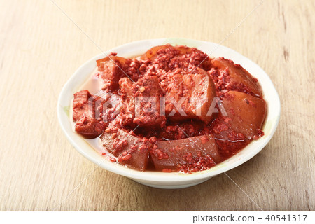 Braised pork with red yeast 40541317