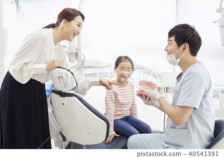 Hospitals, doctors, mothers, daughters 40541391