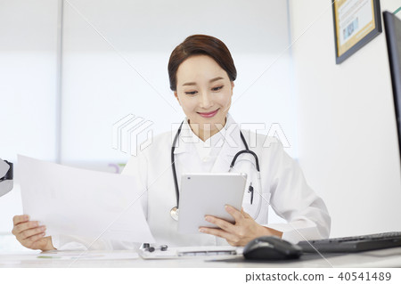 Hospital, doctor 40541489