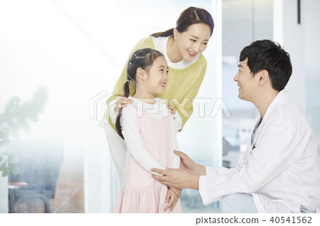 醫院,醫生,母親,女兒 醫院,醫生,母親,女兒 40541562