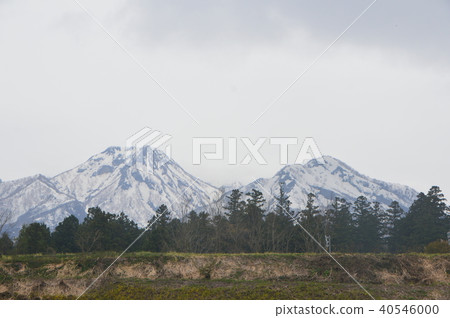 "Myoko (left)" and "Maeyama (right)" viewed from Myoko SA (Ogata Kanzan, Myoko City, Niigata Prefecture) 40546000