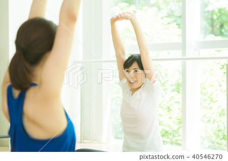 做瑜伽的女人 做瑜伽的女人 40546270