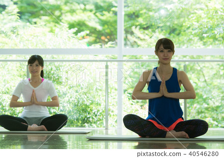 做瑜伽的女人 做瑜伽的女人 40546280