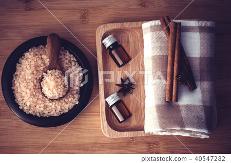 Close up brown organic Himalayan rock salt spa Close up brown organic Himalayan rock salt spa 40547282