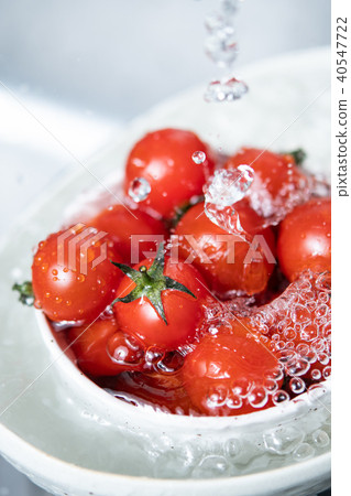 Tomato cherry tomato splash fresh Tomato cherry tomato splash fresh 40547722