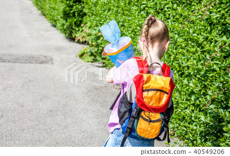 Little girl on her way to her first day of school 40549206