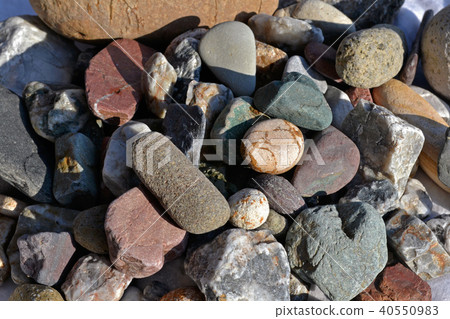 群馬縣Shimonita鎮的Minamimakigawa和Kamogawa（Aoiwa公園附近）的石頭 40550983