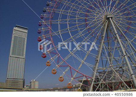 Sikuru's large ferris wheel "Rinku no Hoshi" and Rinku gate tower building / Osaka Prefecture Izumisano City Rinku Uorai Minami 3 40550986