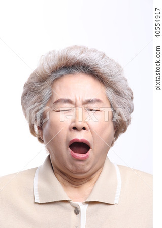 亞洲的面部表情，高級，中年，老人，祖母，特寫，打呵欠，無助，疲勞 40554917