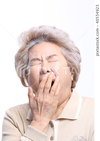 亞洲的面部表情，高級，中年，老人，祖母，特寫，打呵欠，無助，疲勞 40554923