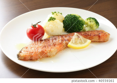 三文魚的Muniel 三文魚的Muniel 40559161