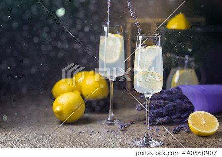 Lemonade with lemons and lavender 40560907