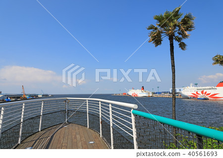 Osaka harbor 40561693