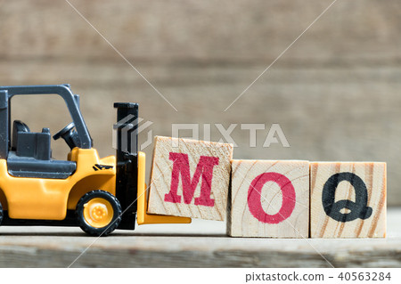 Toy forklift hold letter block M to word MOQ 40563284
