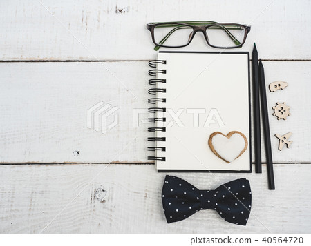 Blank notebook page for your wishes 40564720