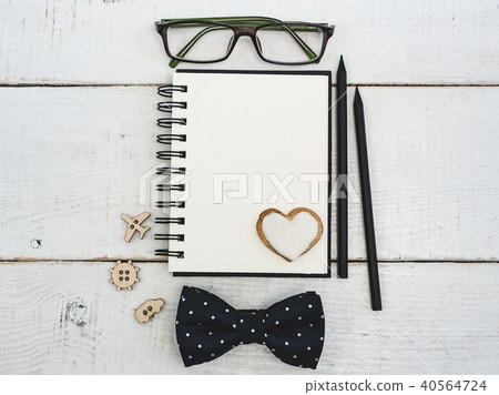 Blank notebook page for your wishes 40564724