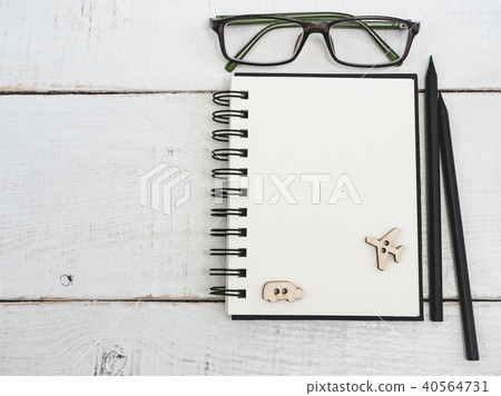 Blank notepad page for your wishes 40564731