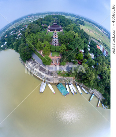Huong river in Hue's Imperial City, Vietnam 40566166